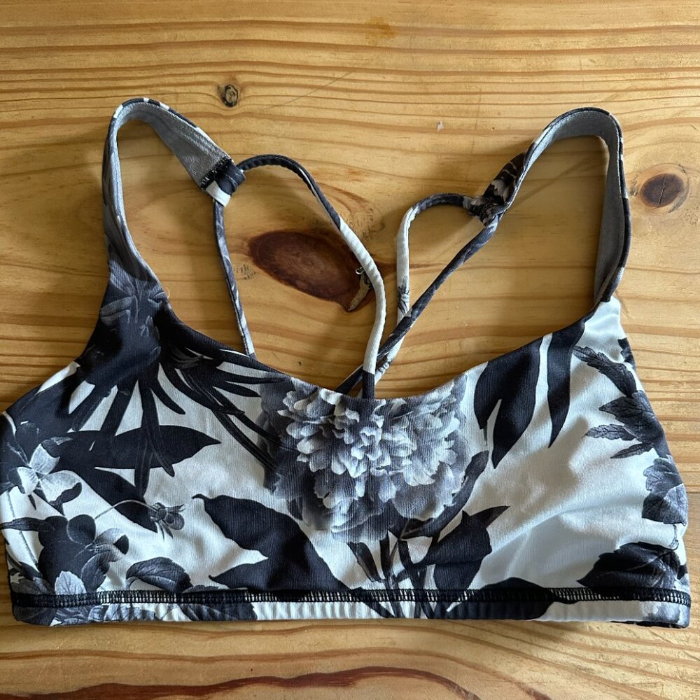 Lululemon Sports Bra - Size 6